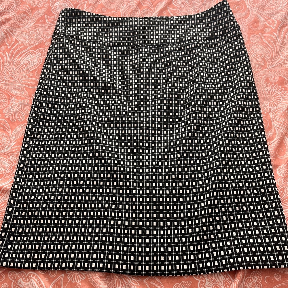 Margaret M - black and white pencil skirt